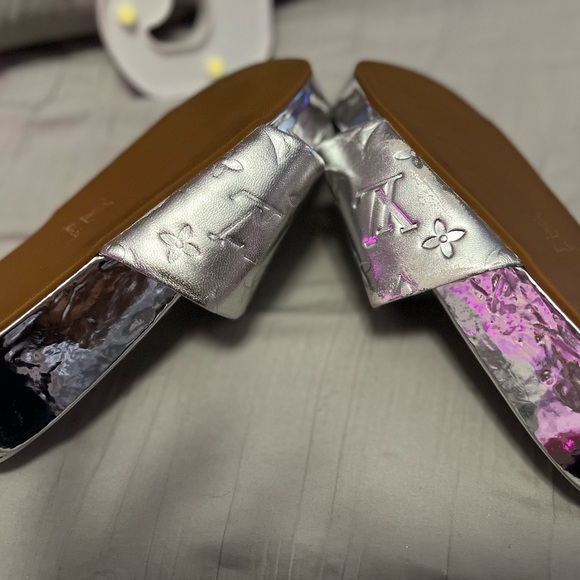 Louis Vuitton silver shoes/sandals - Picture 12 of 15